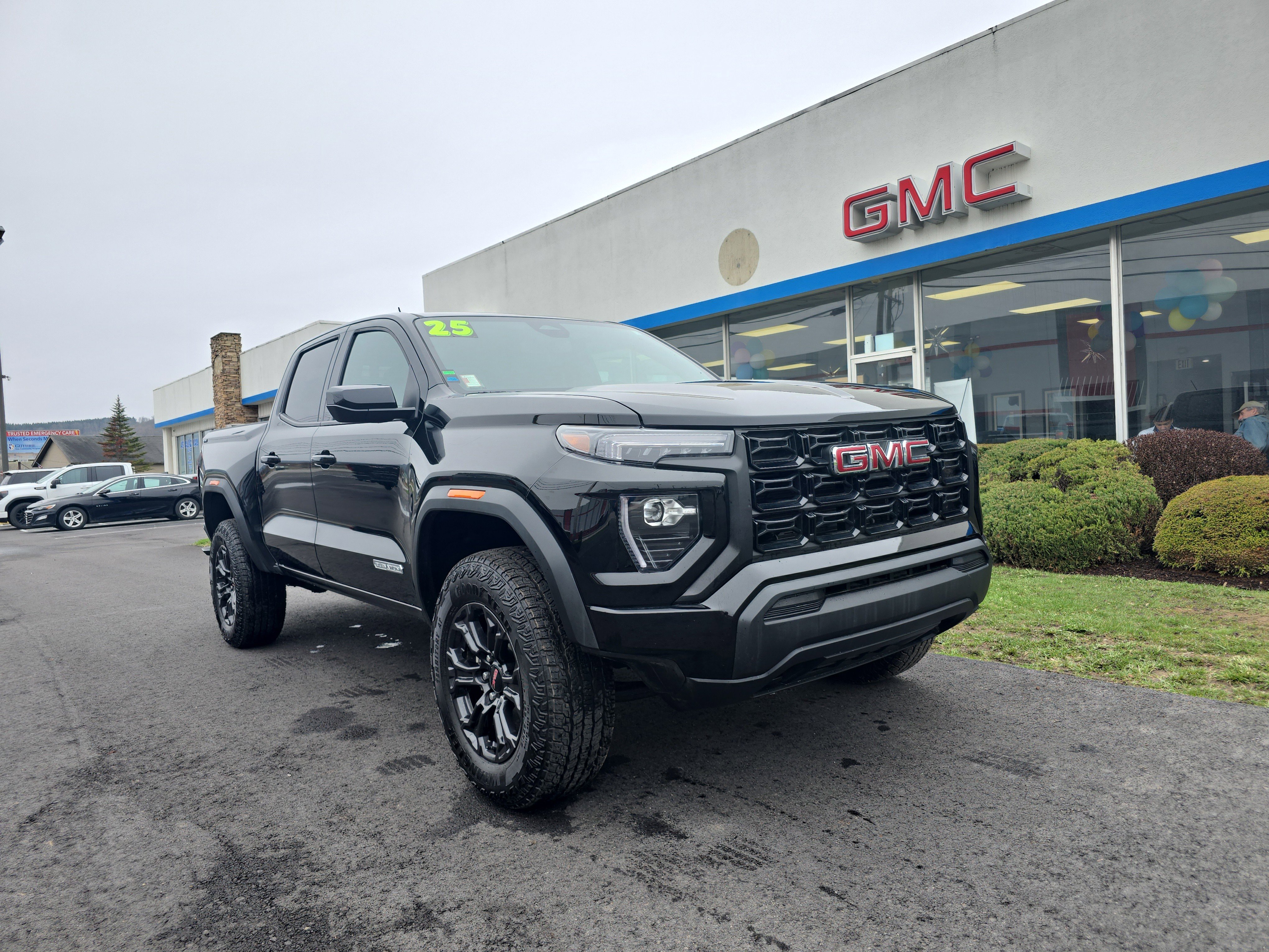Used 2025 GMC Canyon Elevation AWD/4WD image 1