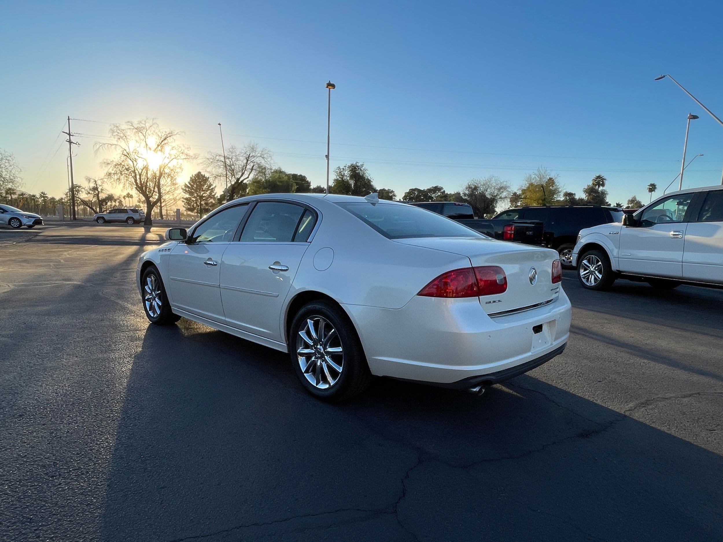 Used 2011 Buick Lucerne Super FWD image 3