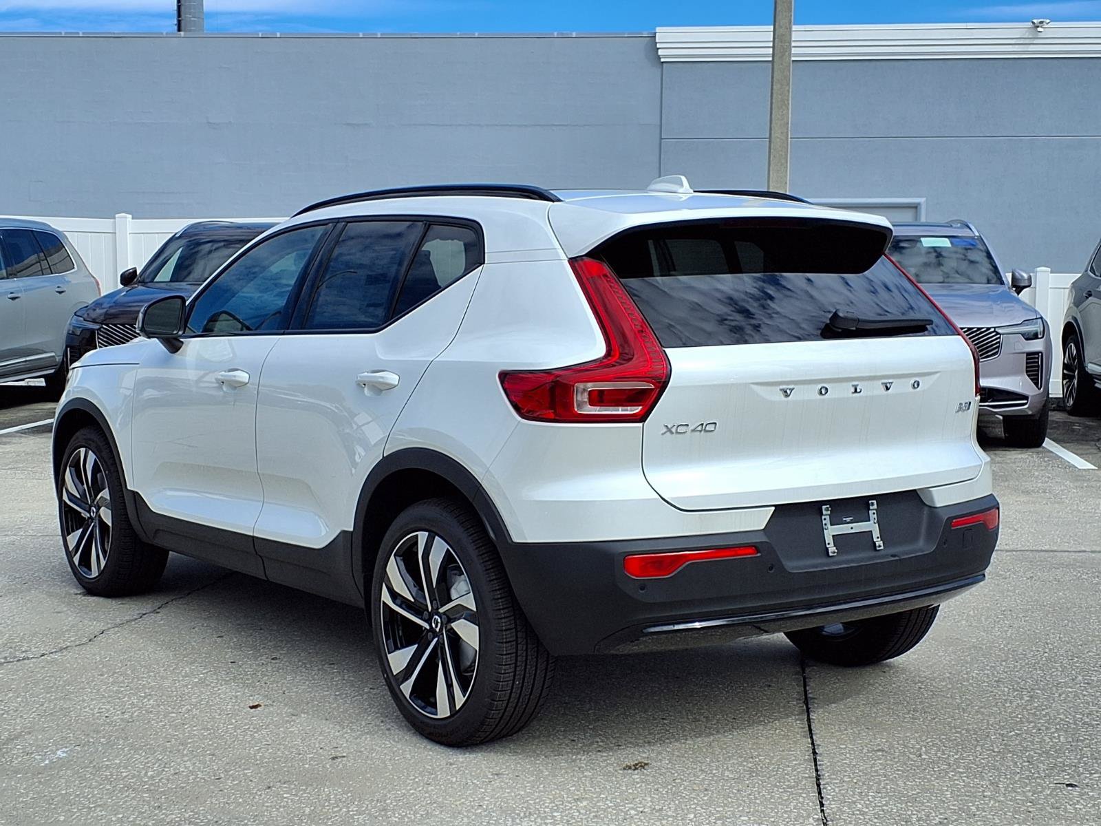 New 2026 Volvo XC40 B5 Plus w/ Climate Package AWD/4WD image 5