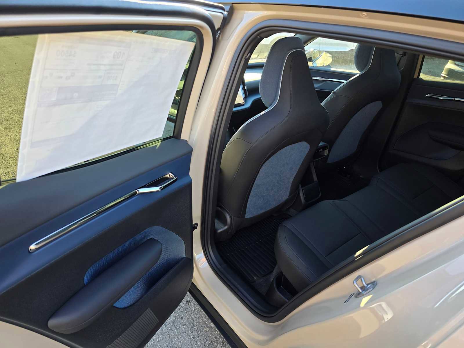 New 2026 Volvo EX30 Plus w/ Protection Package Premier AWD/4WD image 15