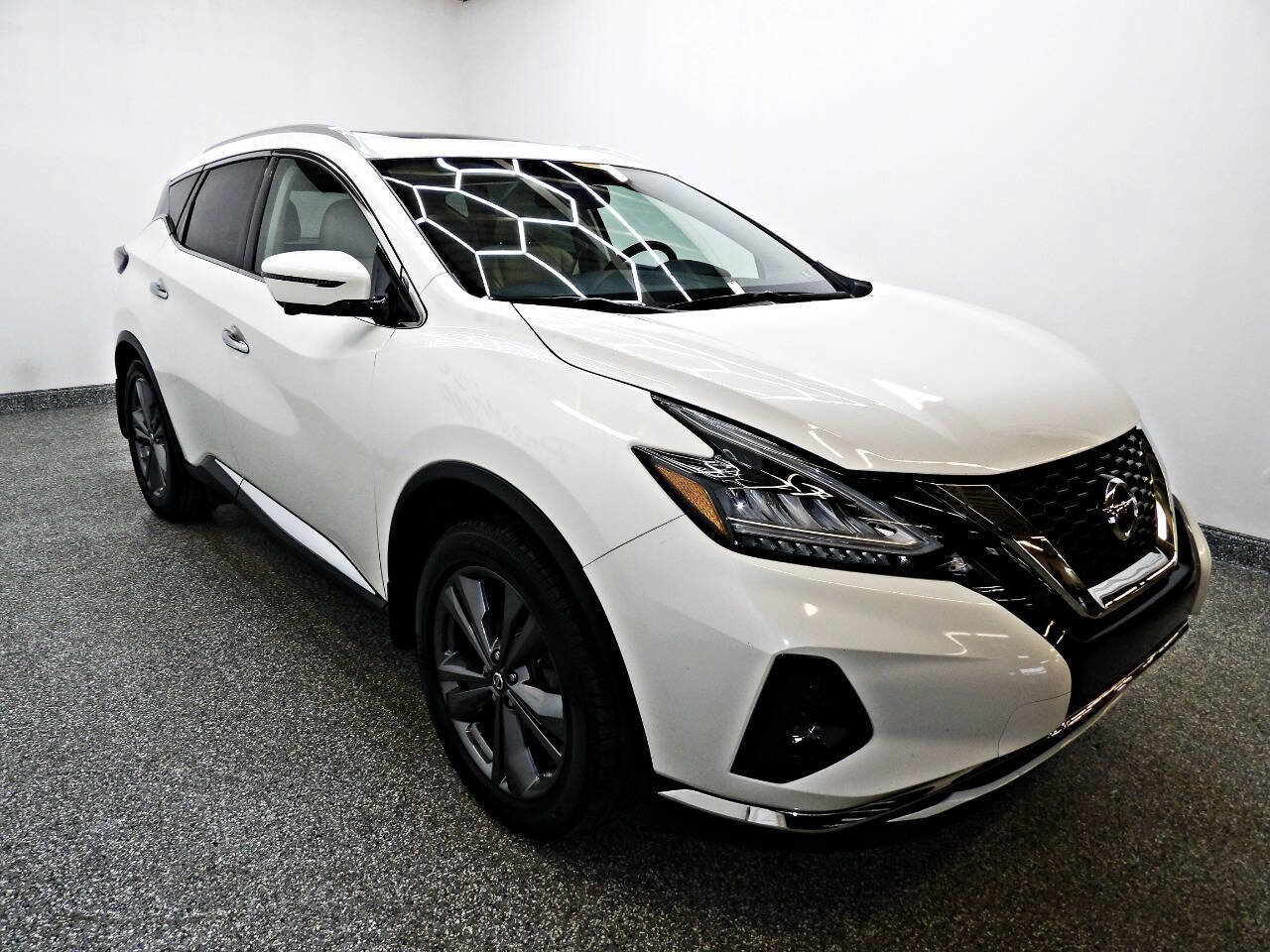 Used 2019 Nissan Murano Platinum w/ Cargo Package image 3