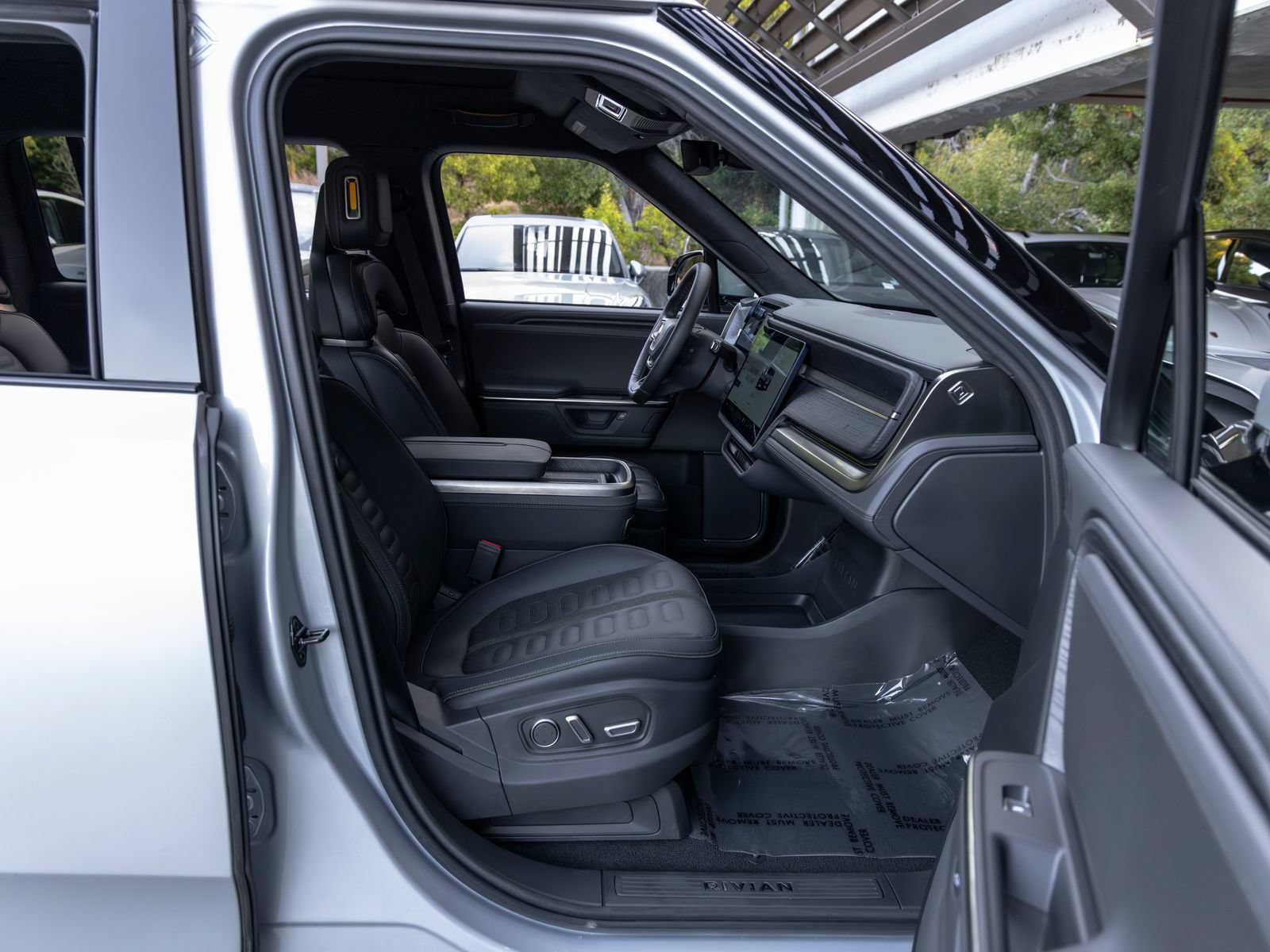 Used 2025 Rivian R1S Adventure Dual AWD/4WD image 53