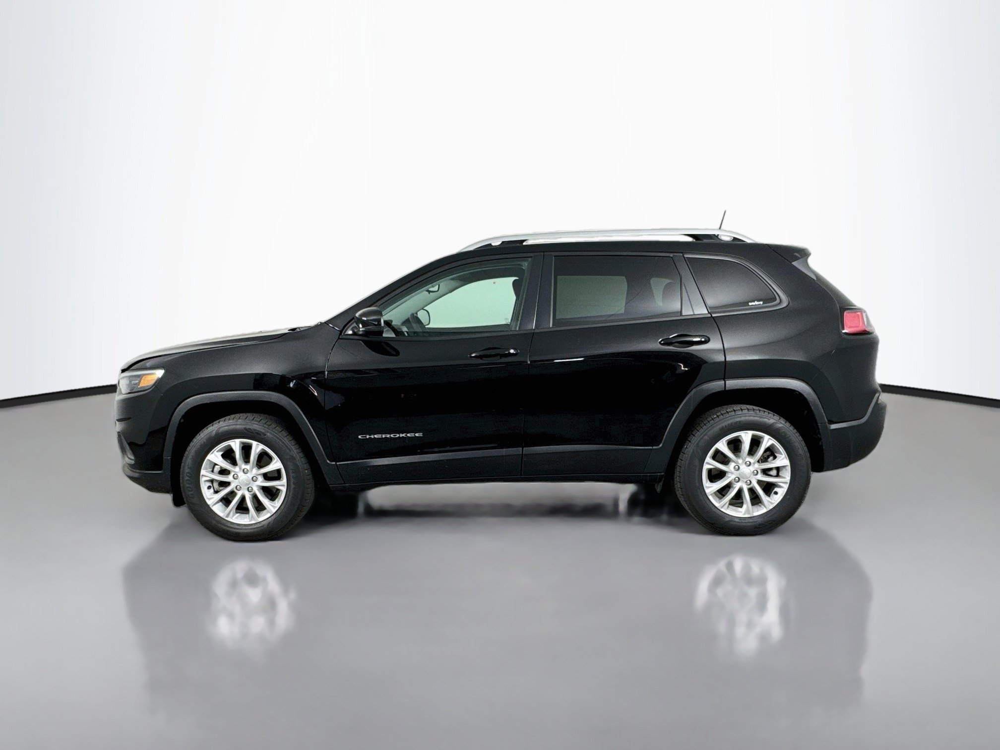 Used 2021 Jeep Cherokee Latitude AWD/4WD image 4