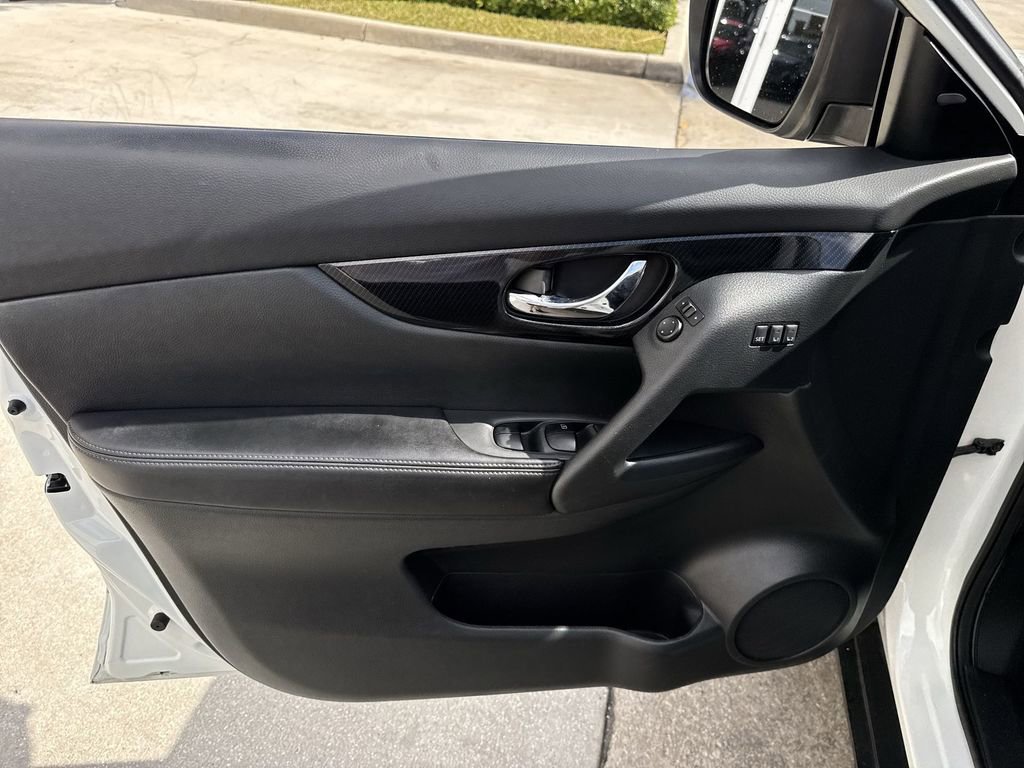 Used 2020 Nissan Rogue SL w/ Premium Package image 39