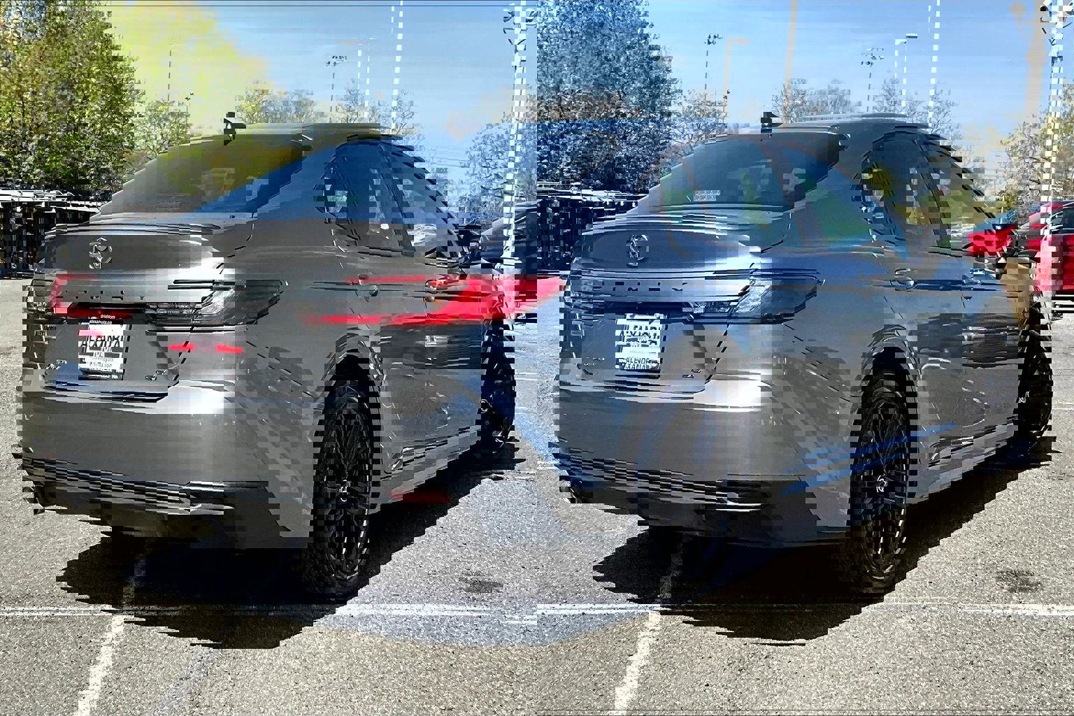 Used 2025 Toyota Camry SE image 12