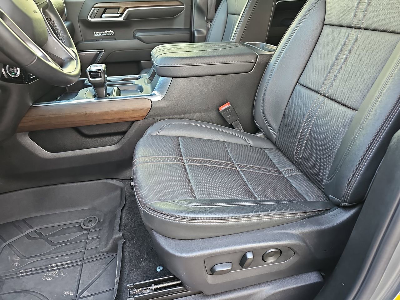 Certified 2024 Chevrolet Silverado 1500 High Country w/ Technology Package image 18