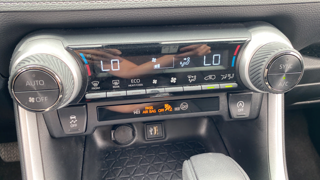 Used 2023 Toyota RAV4 XLE AWD/4WD image 17