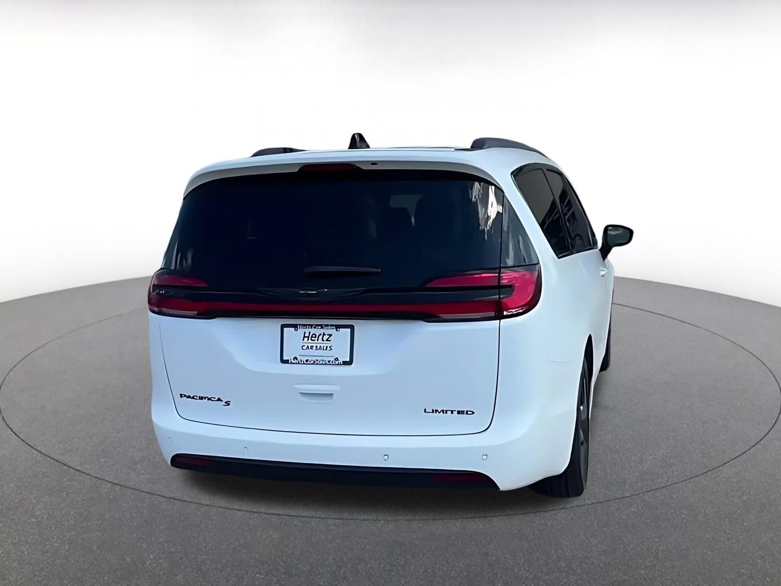 Used 2025 Chrysler Pacifica Limited FWD image 12