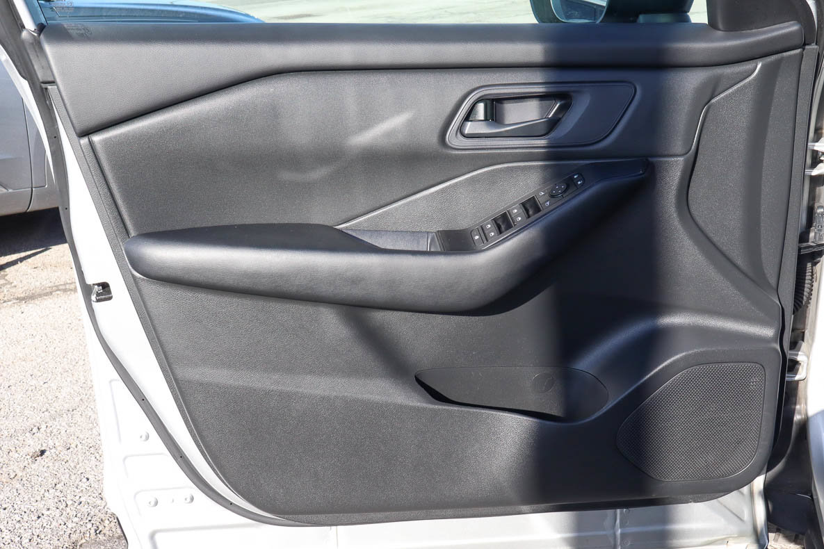 Used 2024 Nissan Rogue S FWD image 13