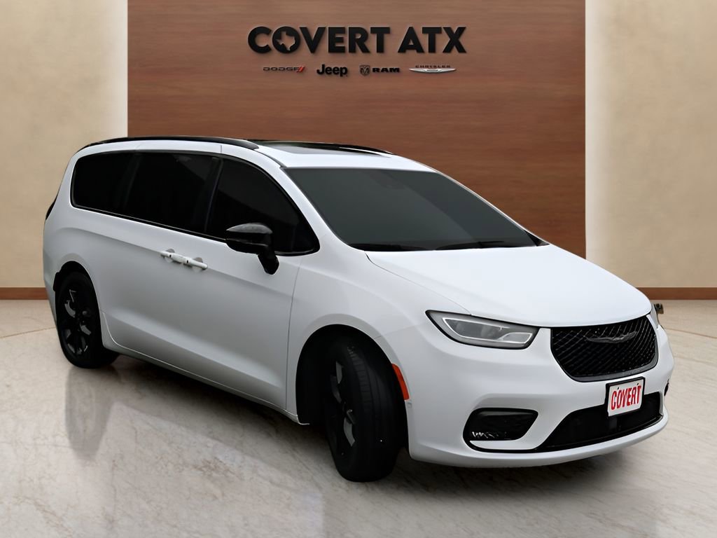 Used 2025 Chrysler Pacifica Limited FWD image 7