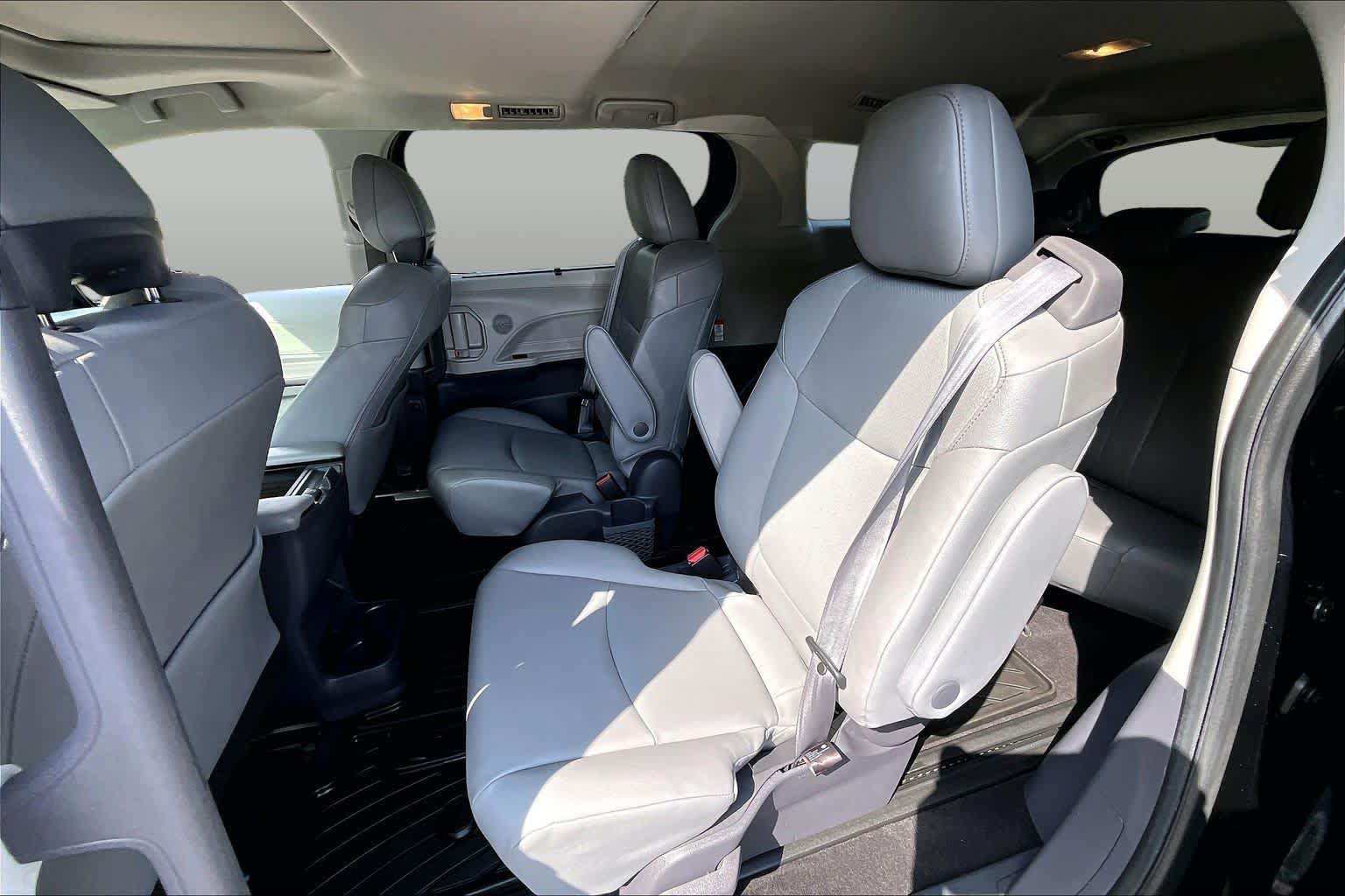 Used 2021 Toyota Sienna XLE FWD image 20