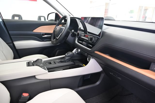 Certified 2026 Toyota Grand Highlander AWD Hybrid image 13