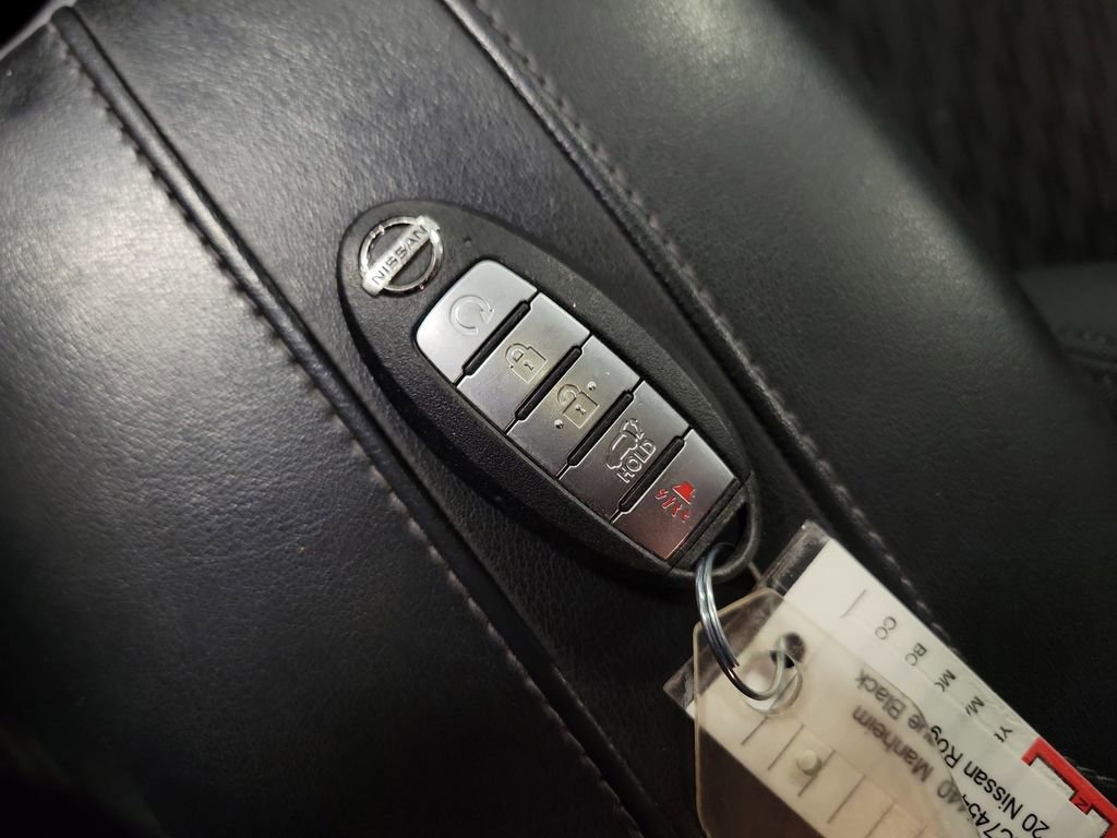 Used 2020 Nissan Rogue SV image 16