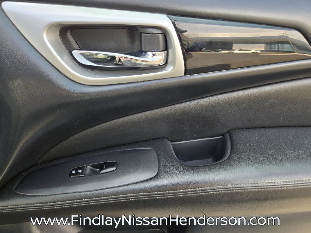 Used 2018 Nissan Pathfinder S FWD image 19