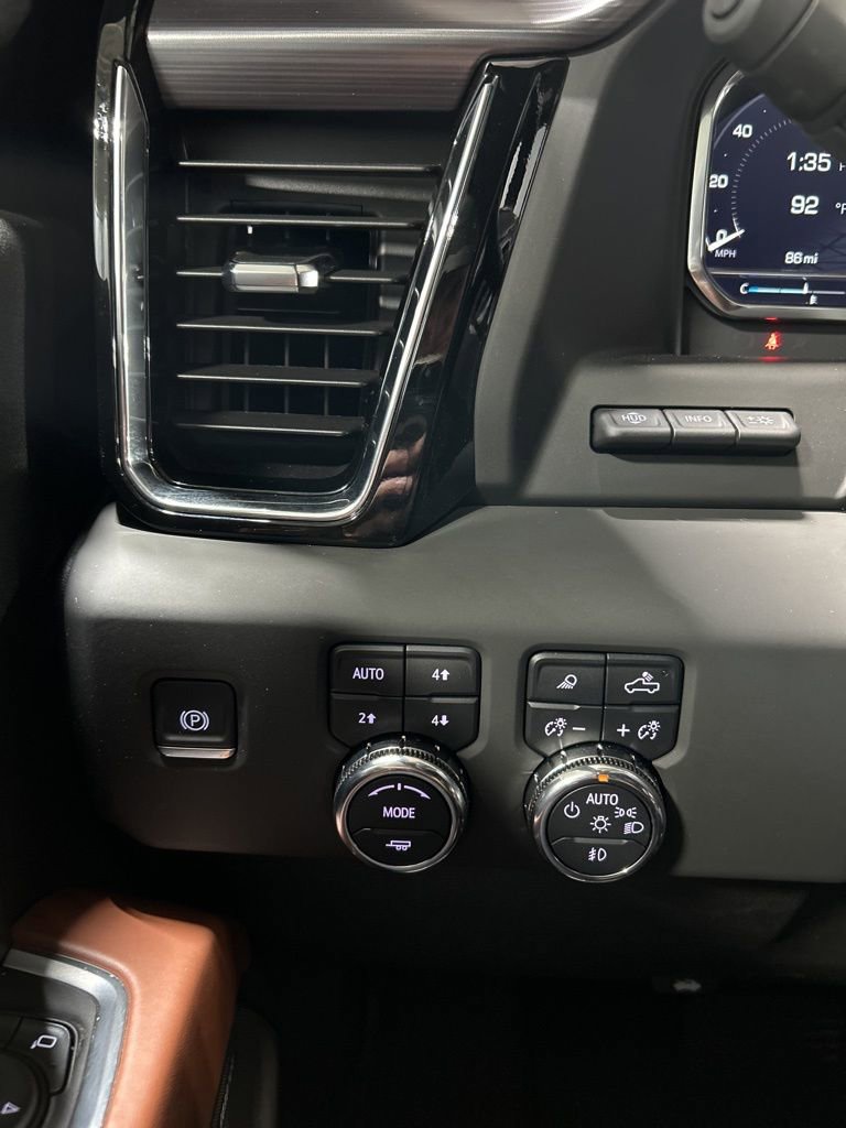 New 2025 GMC Sierra 2500 Denali Ultimate w/ Max Trailering Package image 36