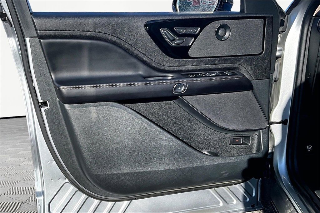 Used 2023 Lincoln Aviator Reserve image 21