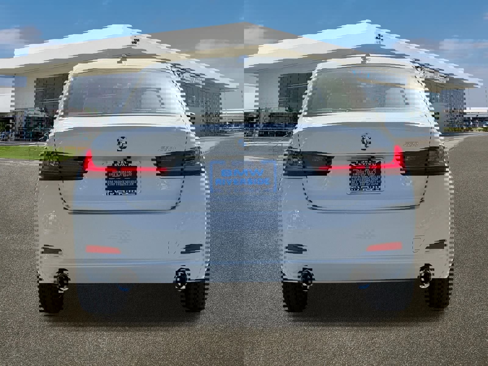 New 2026 BMW 330i Sedan w/ Driving Assistance Package image 9
