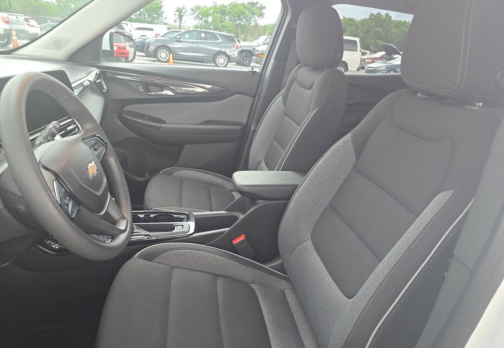Used 2025 Chevrolet TrailBlazer LT FWD image 6