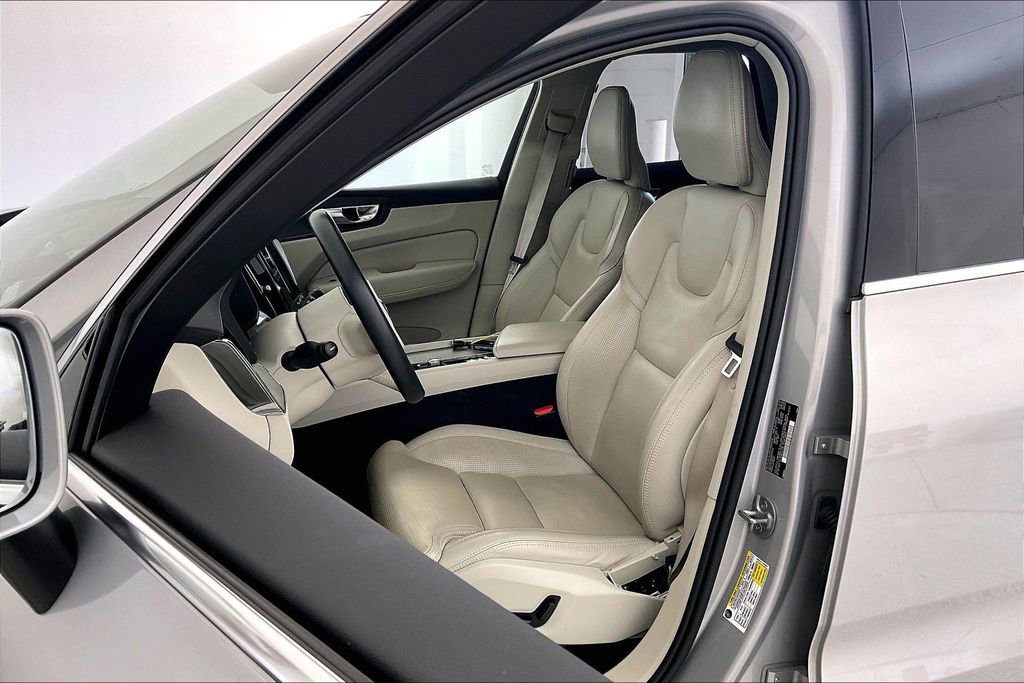 Certified 2023 Volvo XC60 B5 Ultimate w/ Climate Package image 34