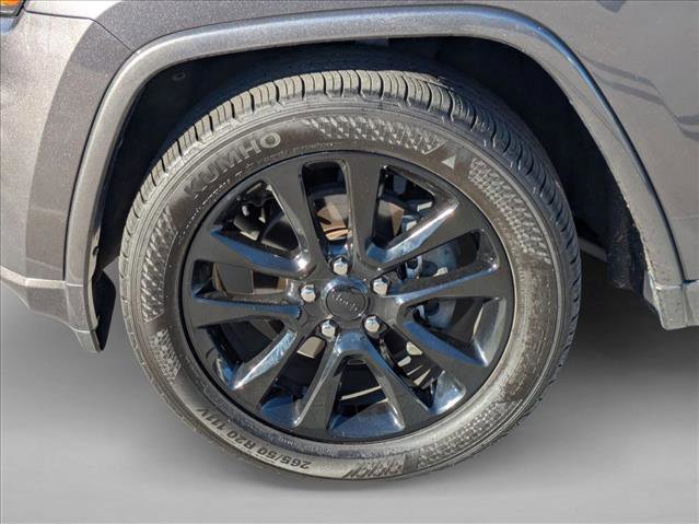 Used 2018 Jeep Grand Cherokee Altitude image 24