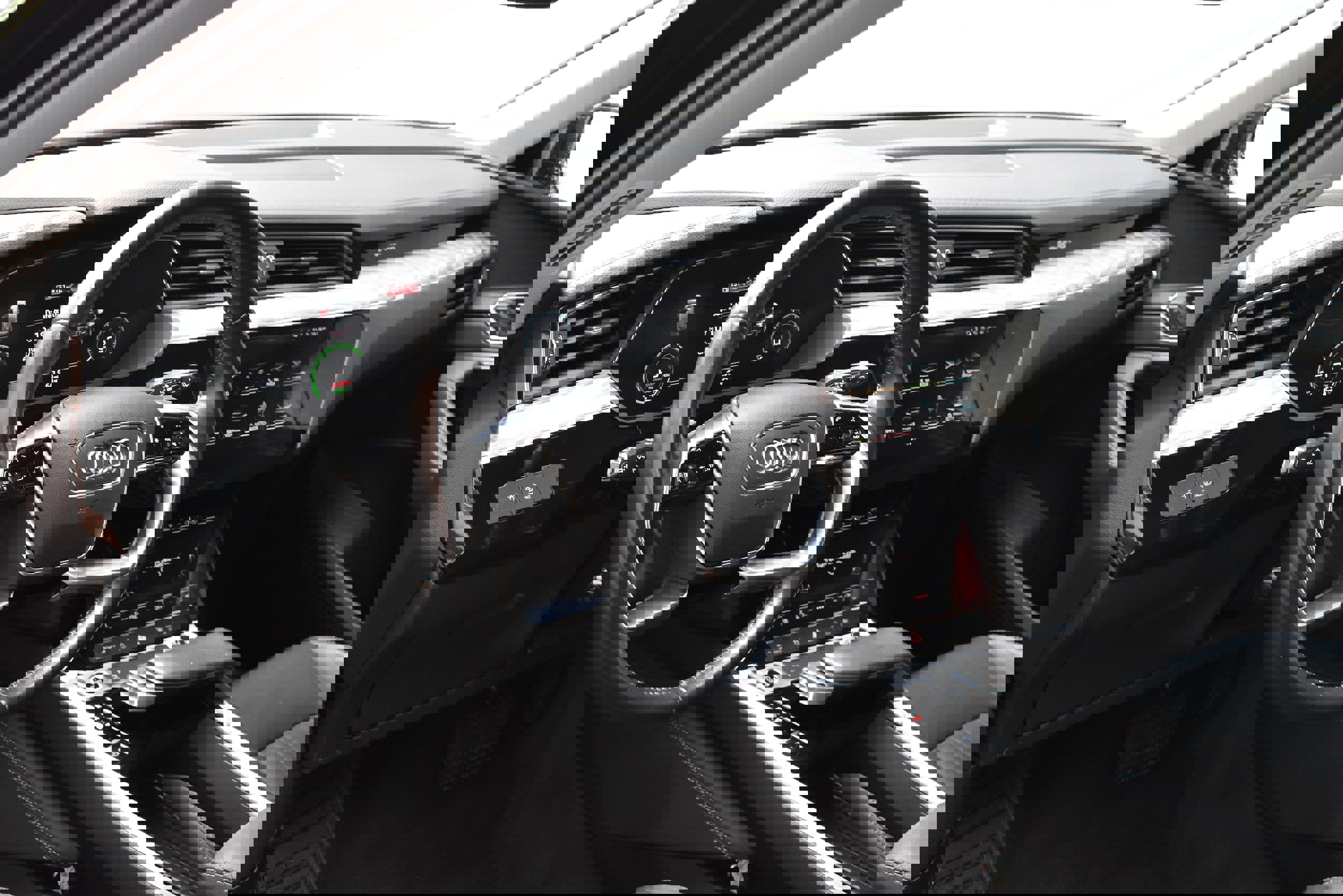 Used 2021 Audi e-tron Premium w/ Convenience Plus Package image 20