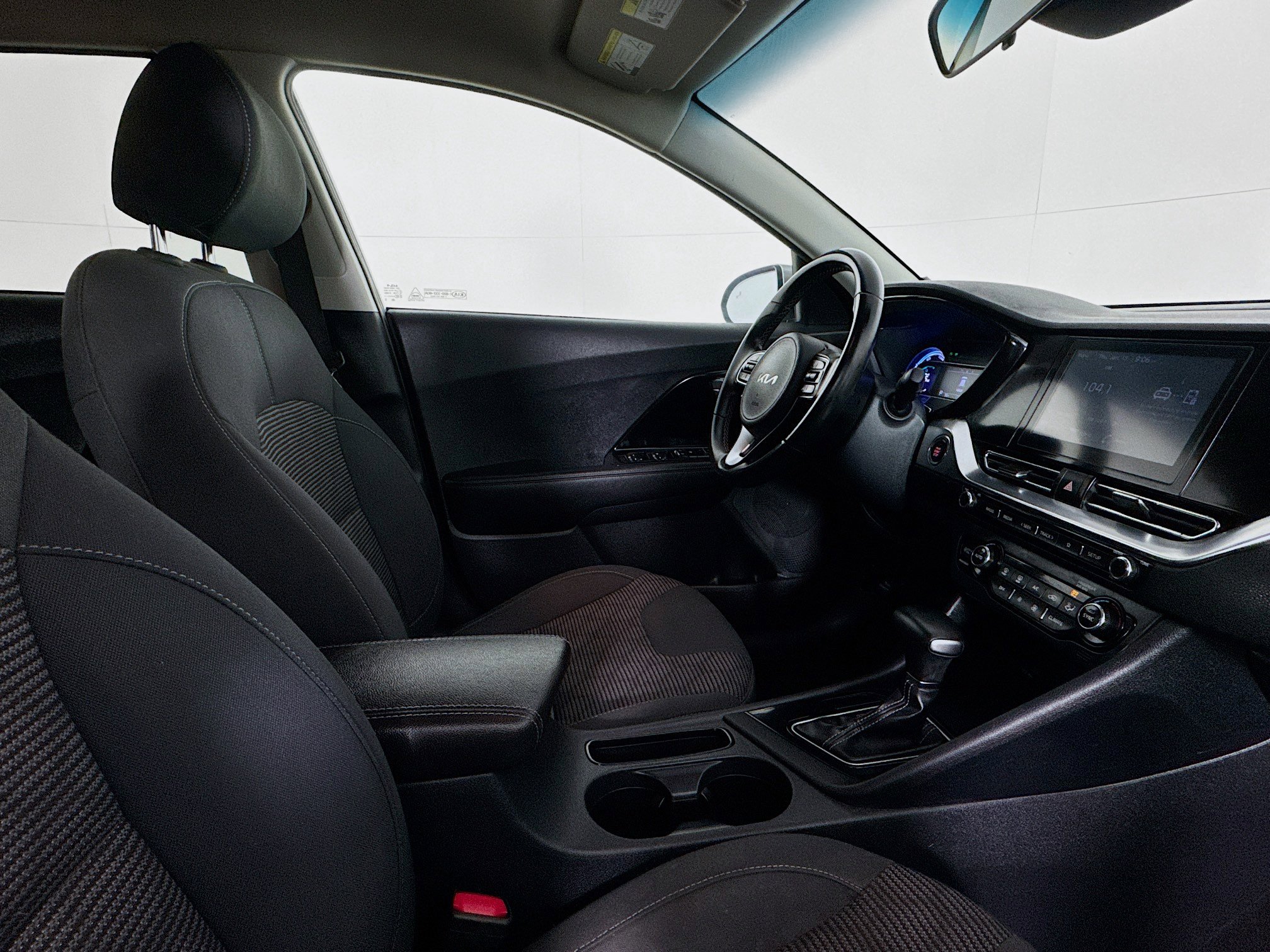 Used 2022 Kia Niro LXS image 28