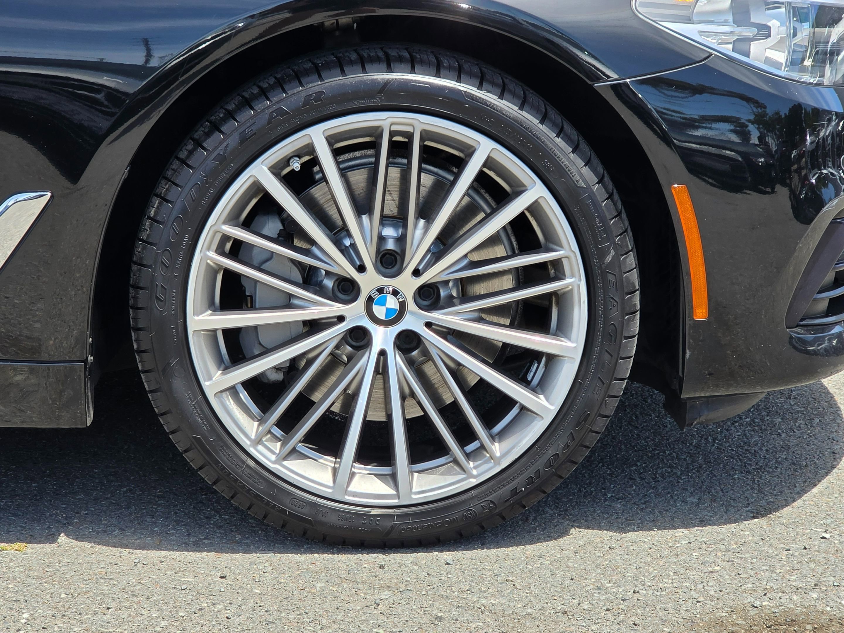 Used 2018 BMW 530i RWD image 8