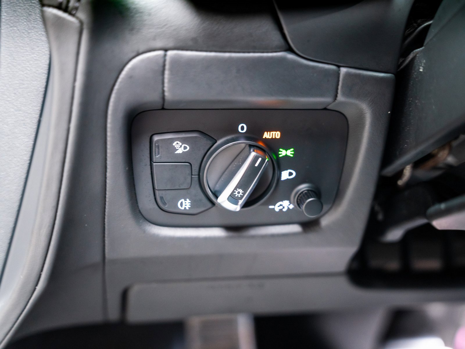 Used 2018 Audi R8 V10 w/ Premium Package image 60