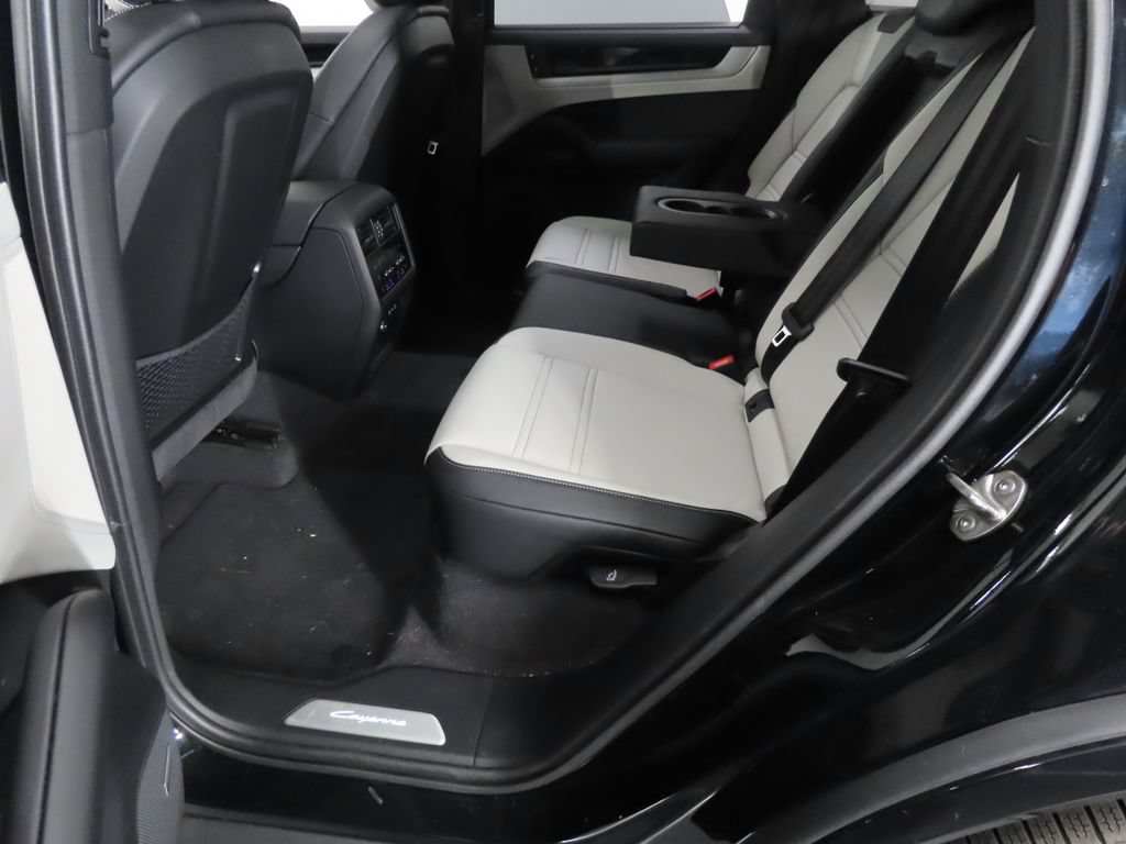 Certified 2026 Porsche Cayenne E-Hybrid AWD/4WD image 46