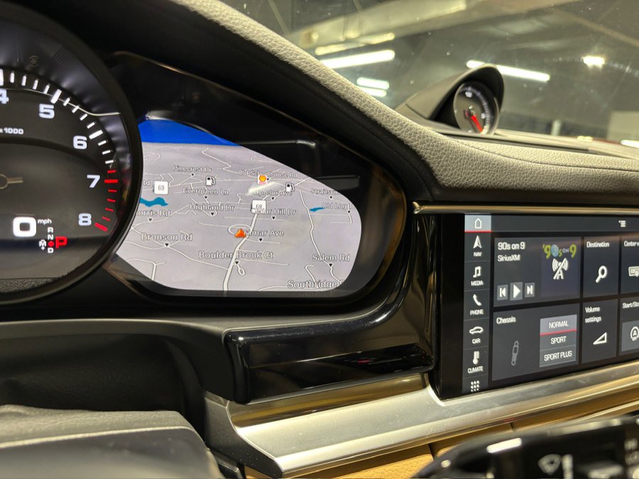 Used 2018 Porsche Panamera 4 image 21