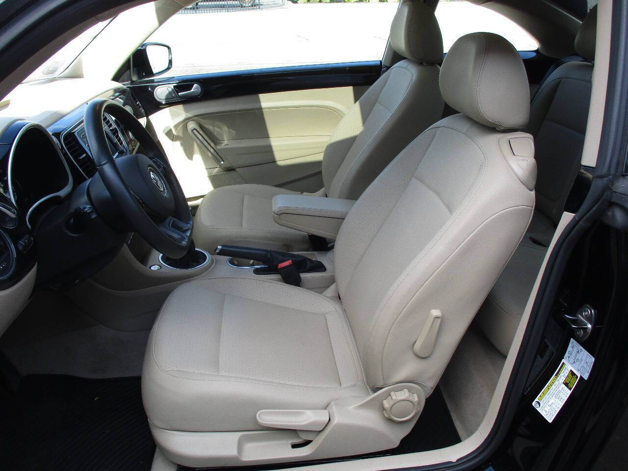 Used 2015 Volkswagen Beetle 1.8T FWD image 18