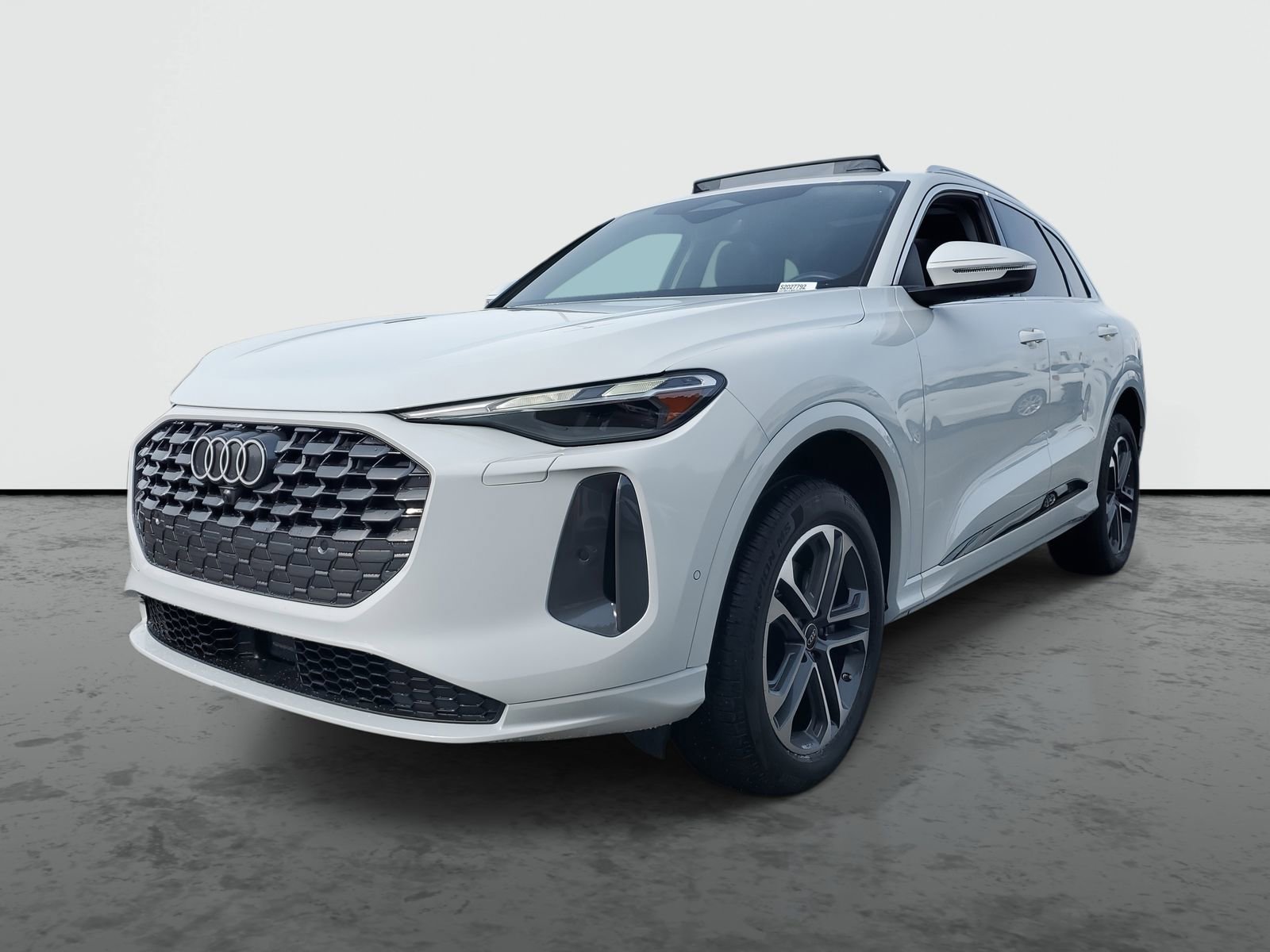 Used 2025 Audi Q5 Premium w/ Convenience Package image 2