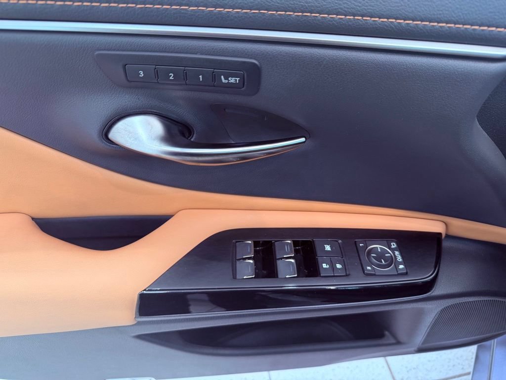 Certified 2024 Lexus ES 350 w/ Technology Package FWD image 18