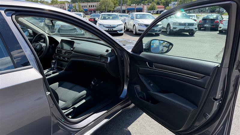 Used 2018 Honda Accord EX image 32