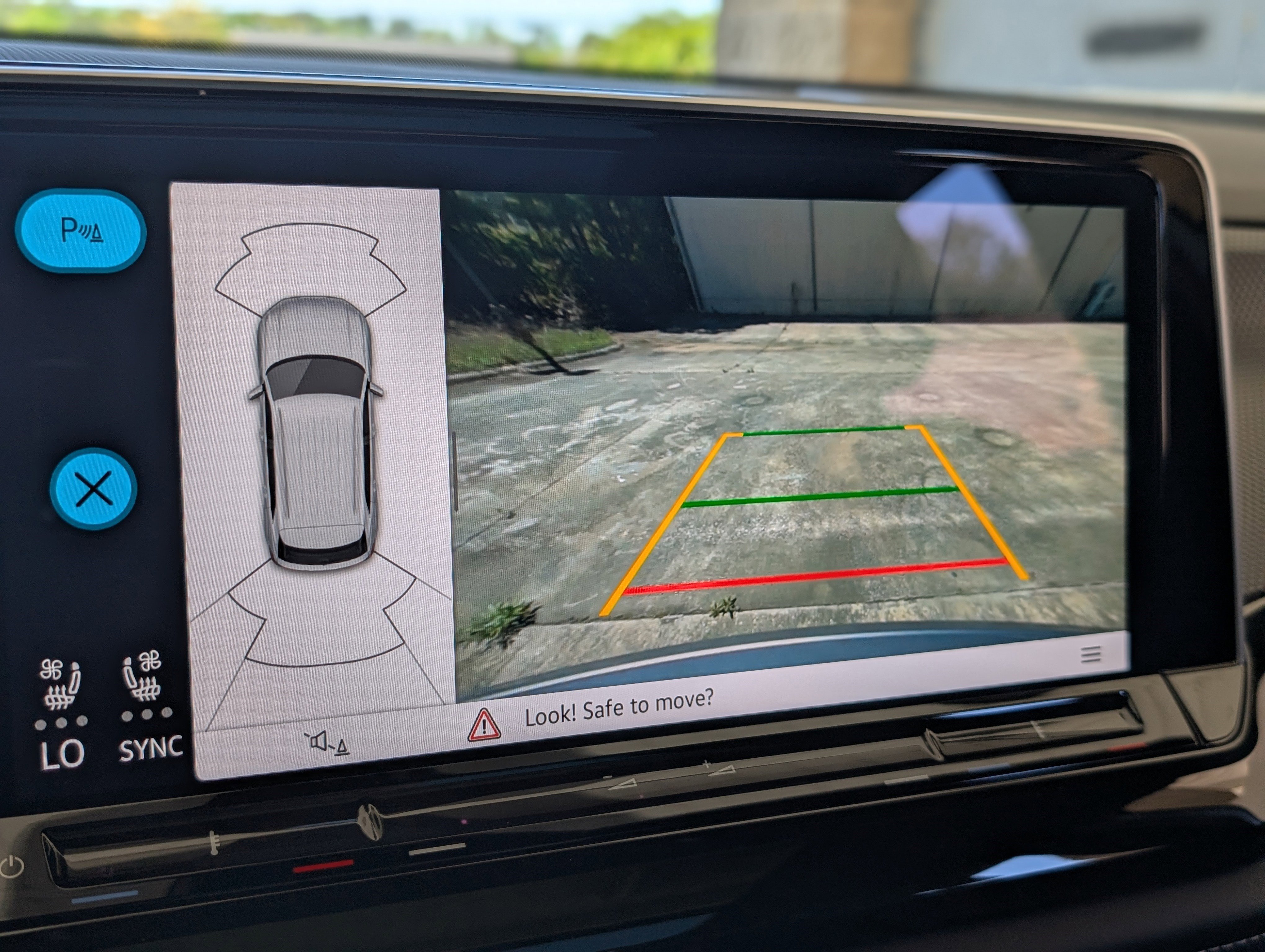 Used 2025 Volkswagen Atlas Cross Sport SEL image 28