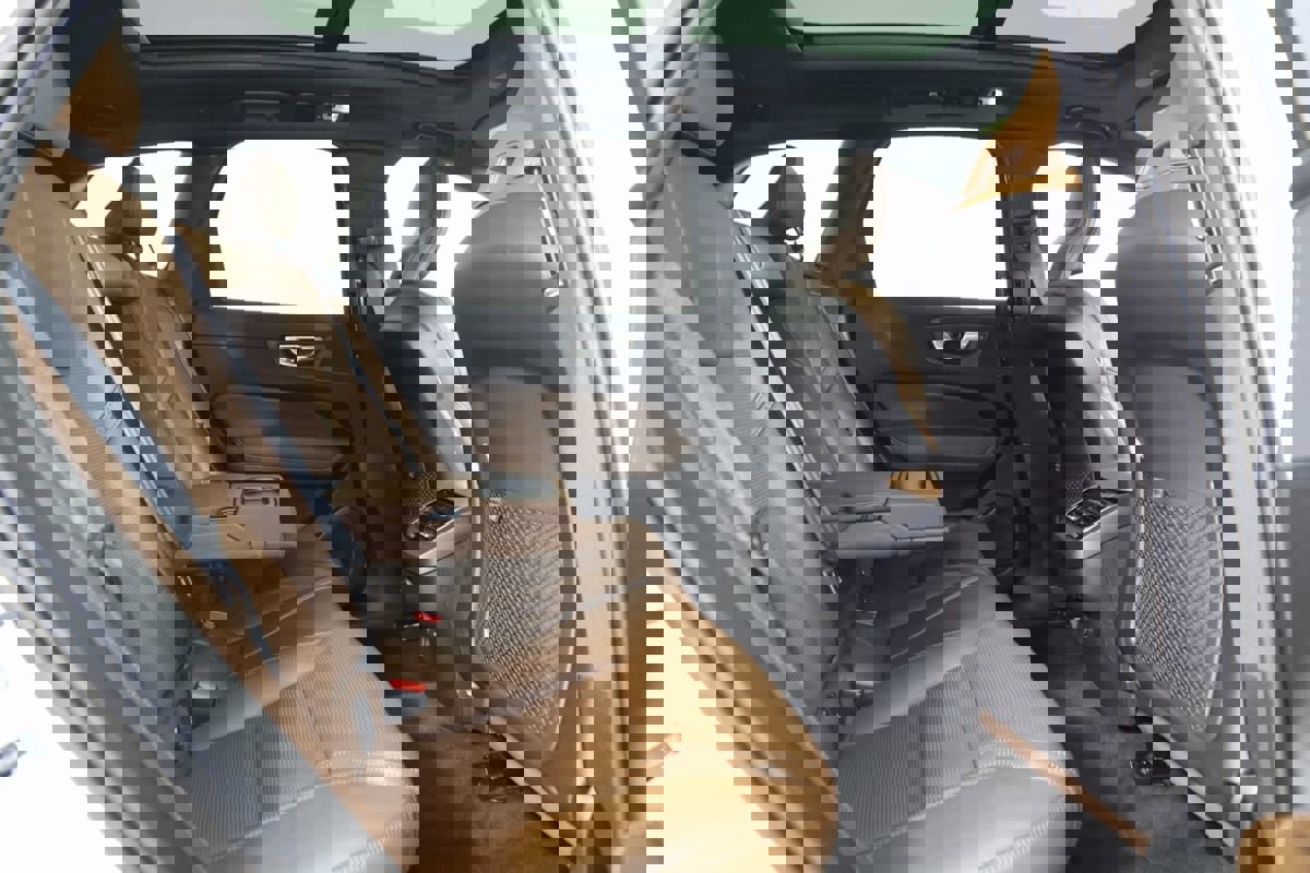 Used 2021 Volvo XC60 T5 Inscription w/ Protection Package Premier image 14