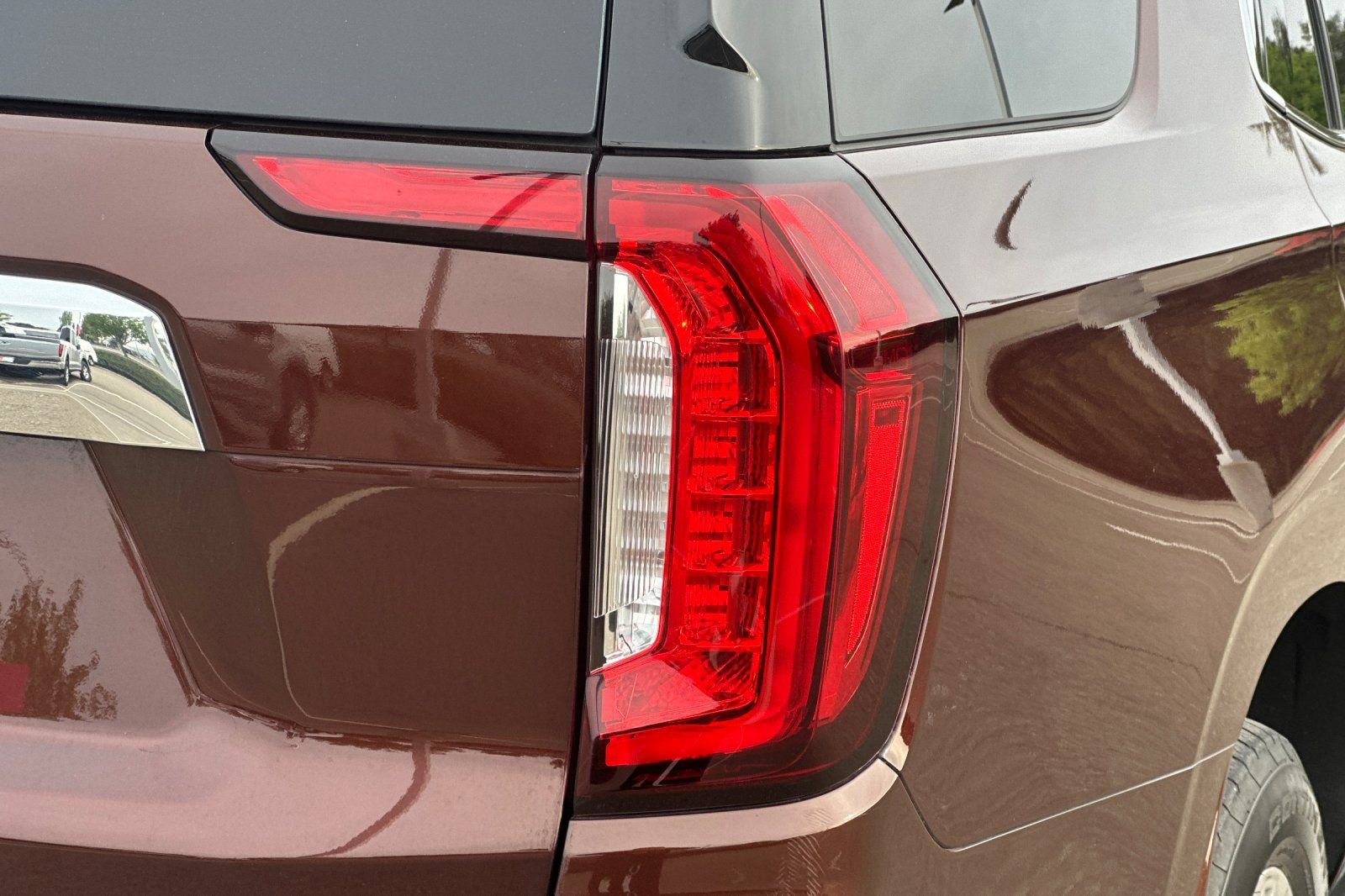 Used 2023 GMC Yukon SLT image 49