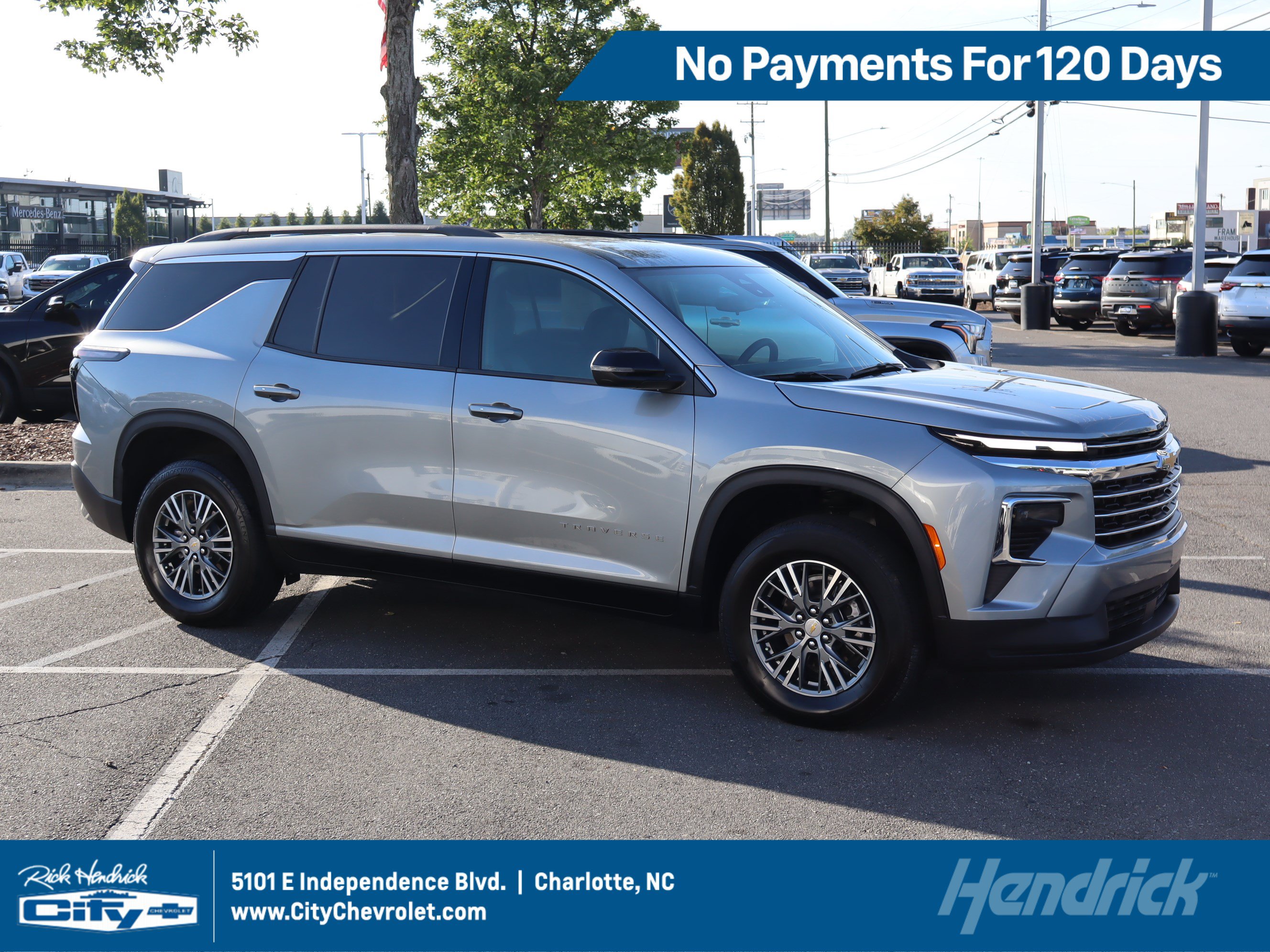 Used 2025 Chevrolet Traverse LT