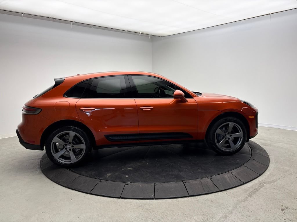Certified 2024 Porsche Macan AWD/4WD image 8
