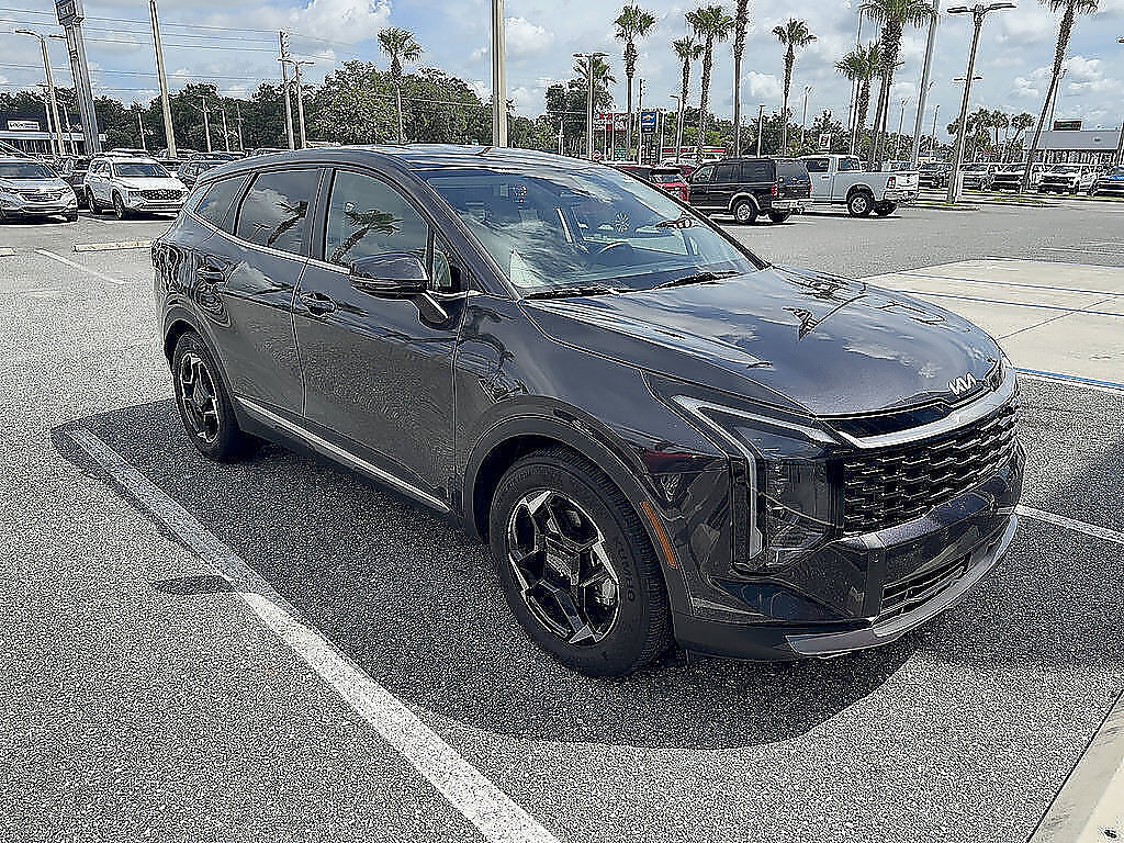 Used 2026 Kia Sportage EX FWD image 3