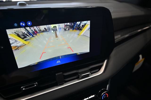 New 2027 Chevrolet Equinox LT w/ Convenience Package II FWD image 16