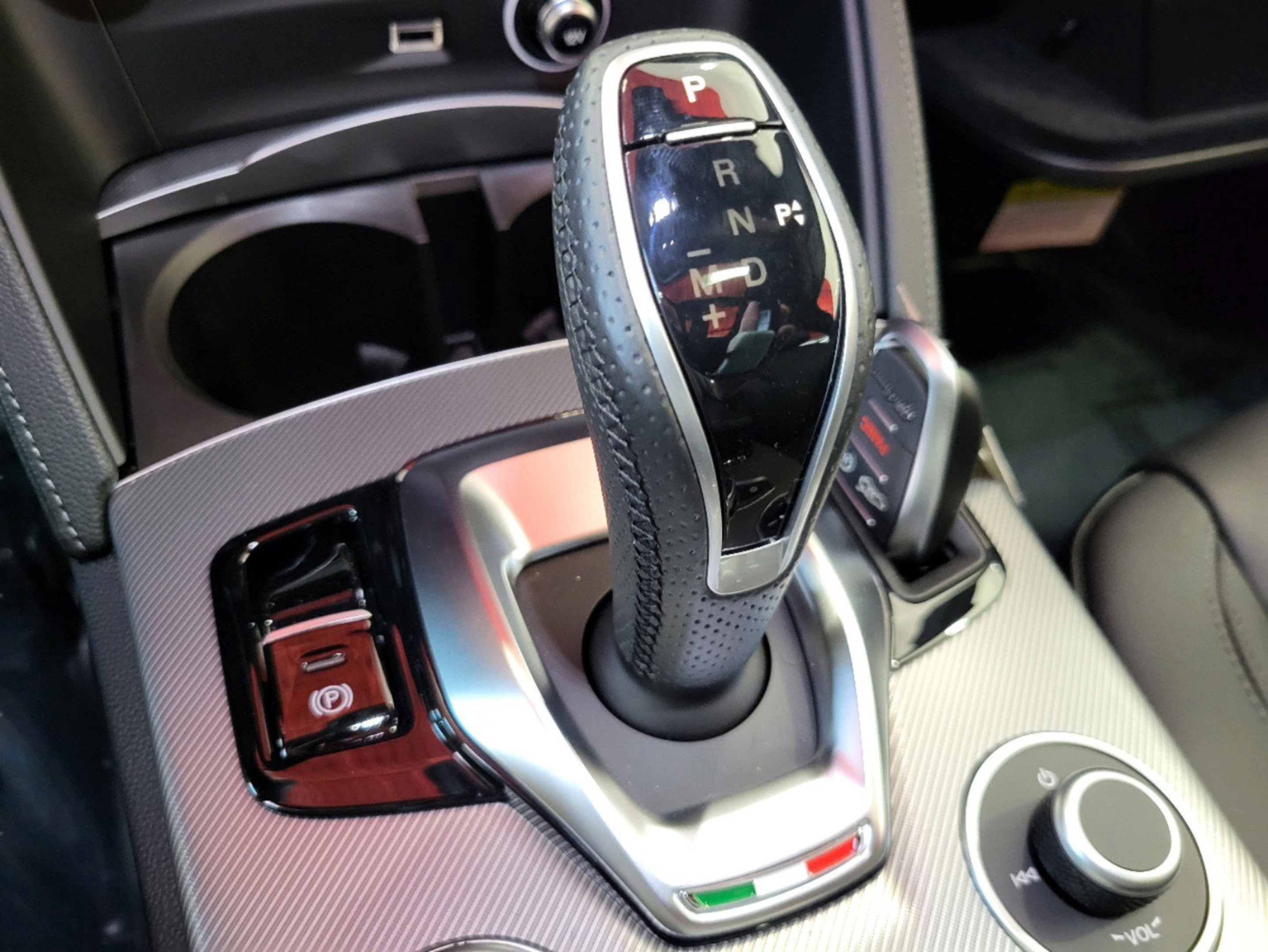 New 2025 Alfa Romeo Stelvio Sprint AWD/4WD image 60
