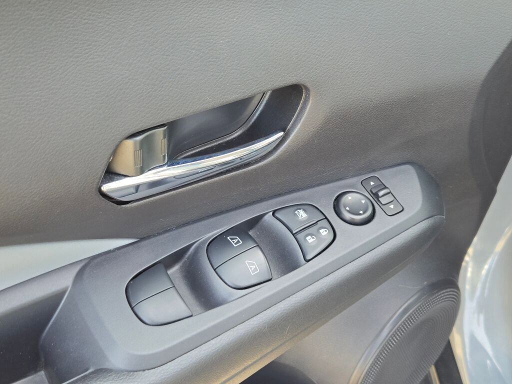 Used 2024 Nissan Kicks SR w/ SR Premium Package image 20