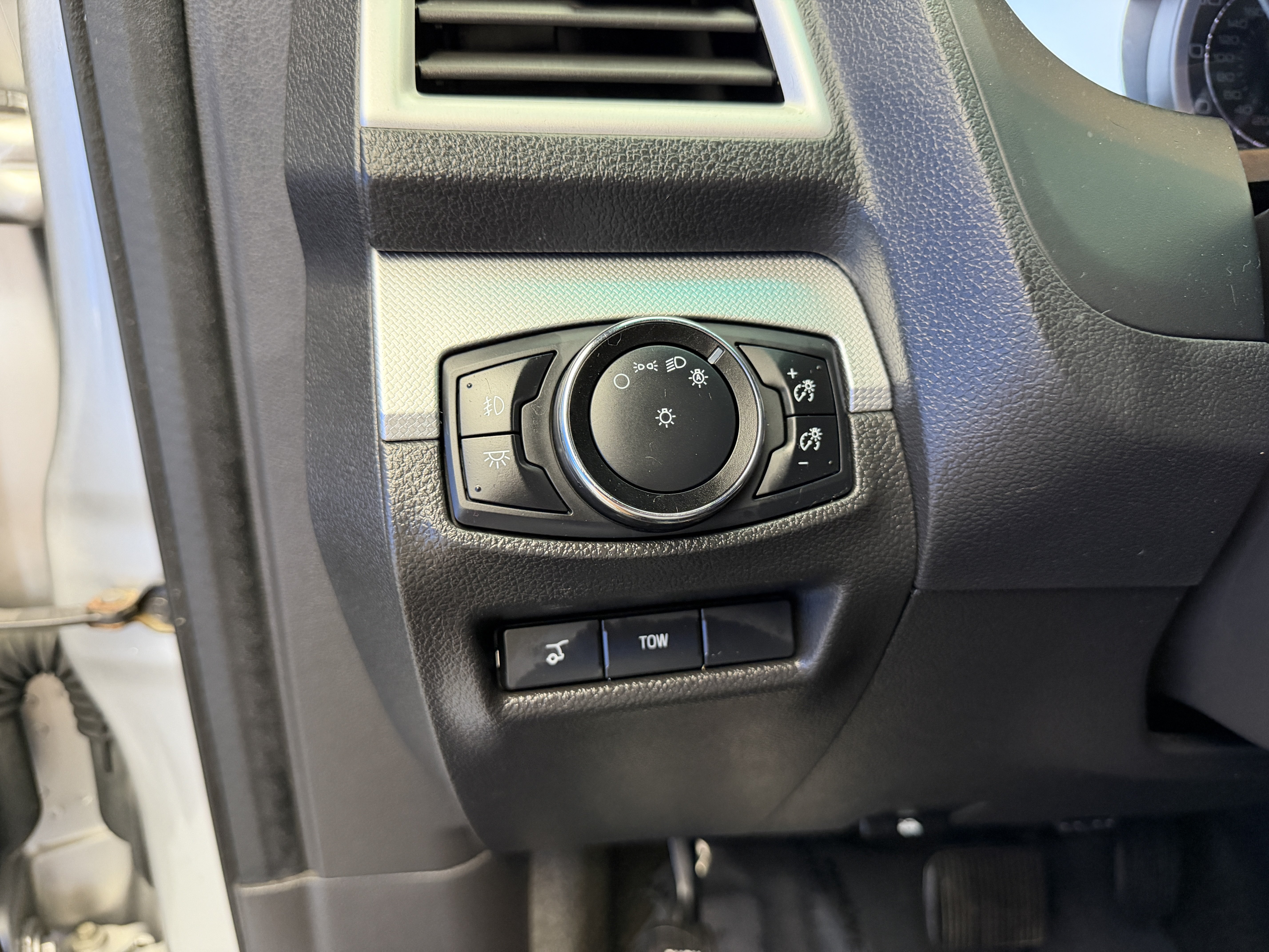 Used 2014 Ford Explorer XLT w/ Equipment Group 202A FWD image 14