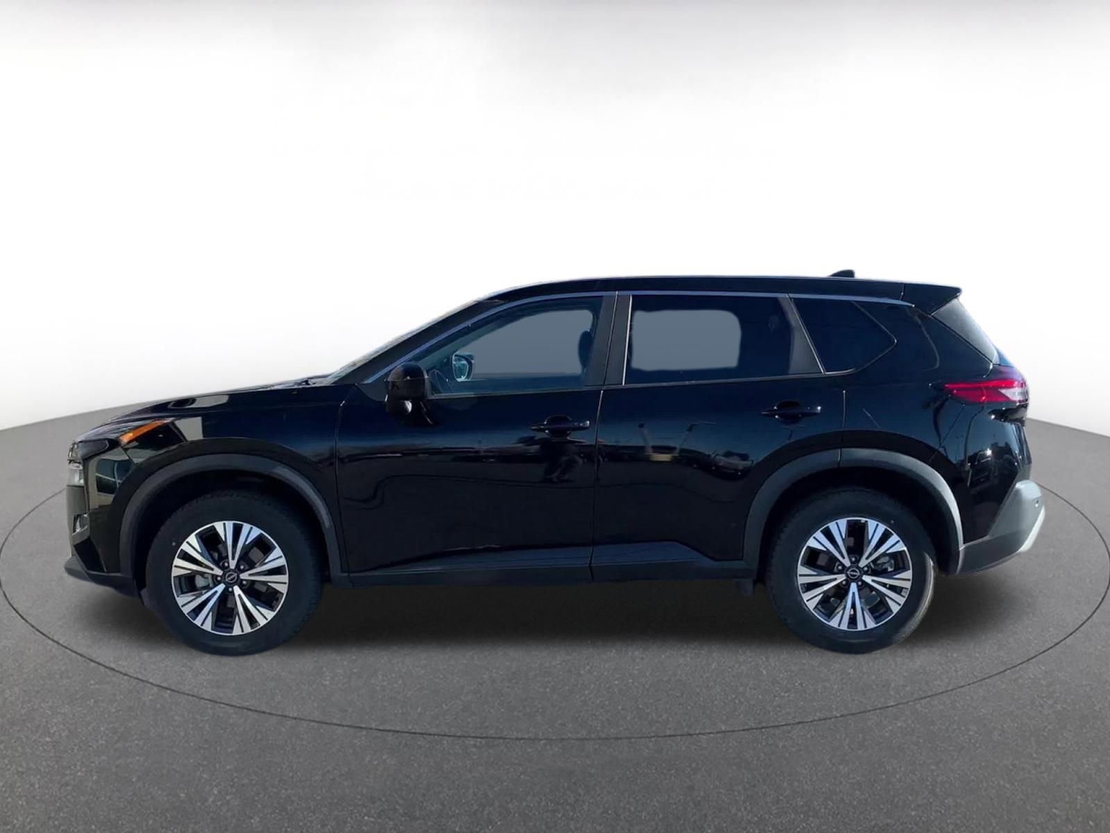 Used 2023 Nissan Rogue SV image 9