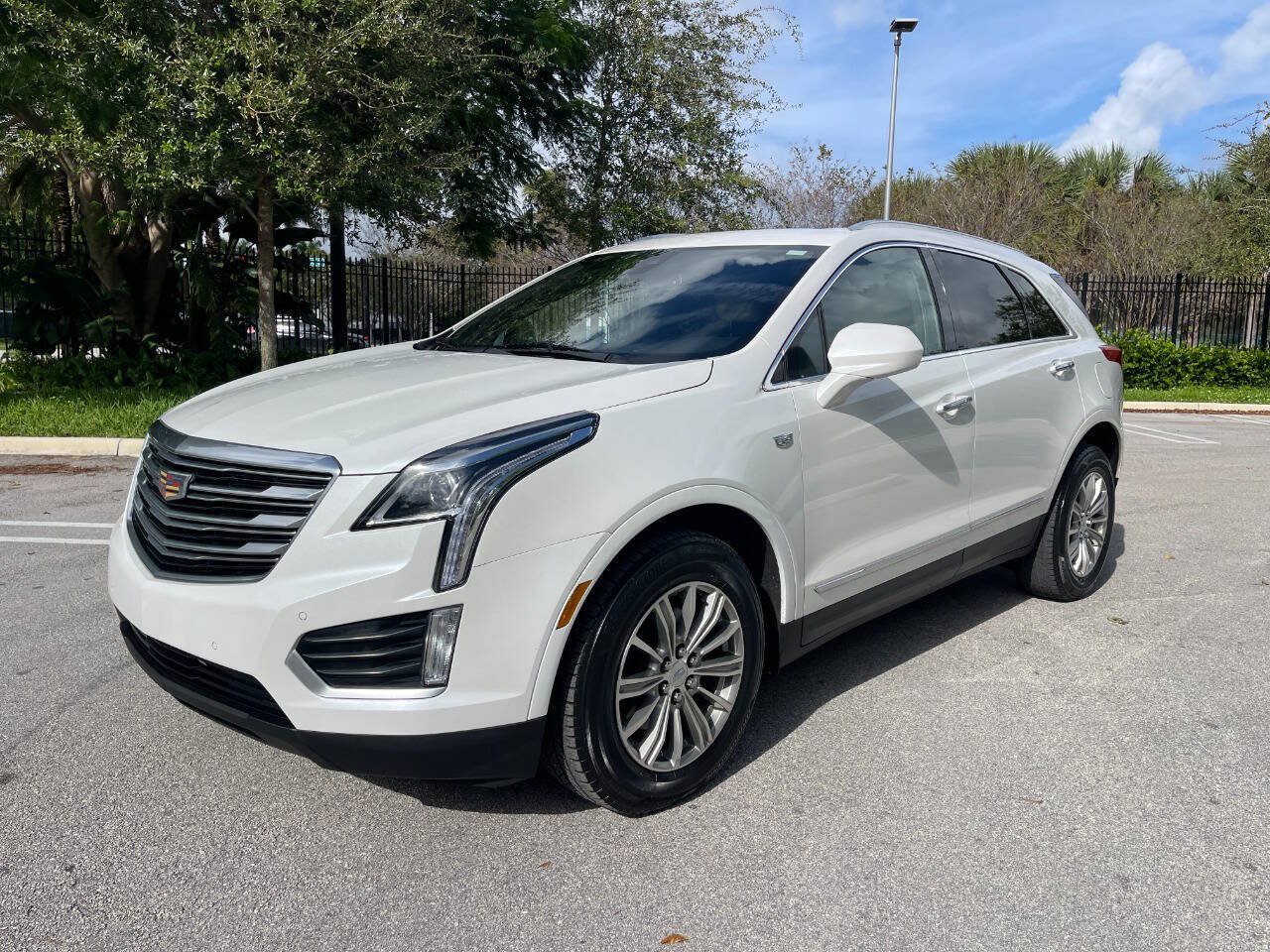 Used 2018 Cadillac XT5 Luxury w/ Driver Awareness Package AWD/4WD image 6
