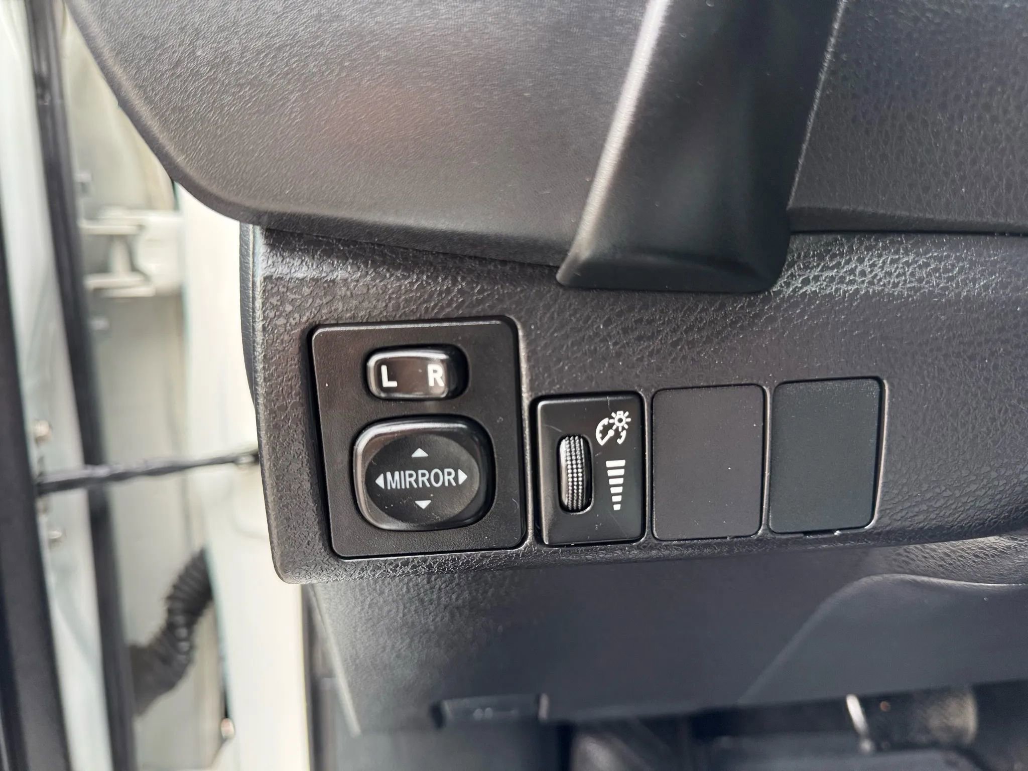 Used 2017 Toyota Corolla L FWD image 32