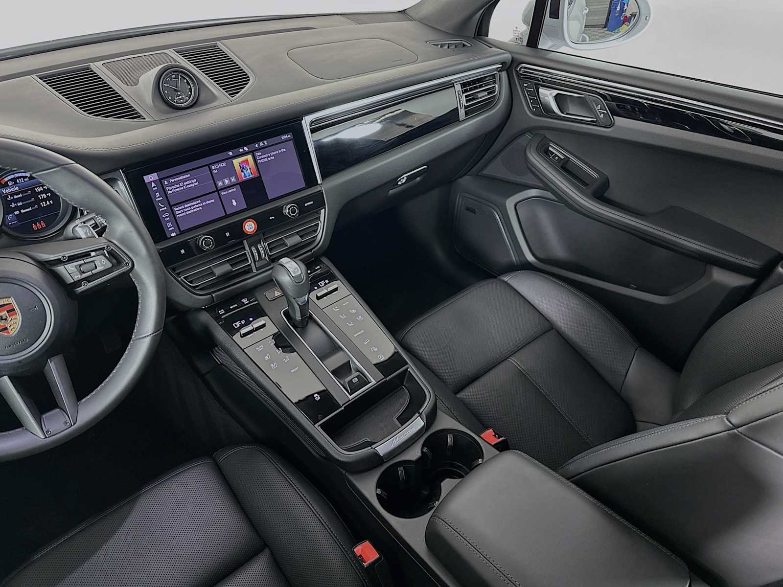 Certified 2026 Porsche Macan AWD/4WD image 25