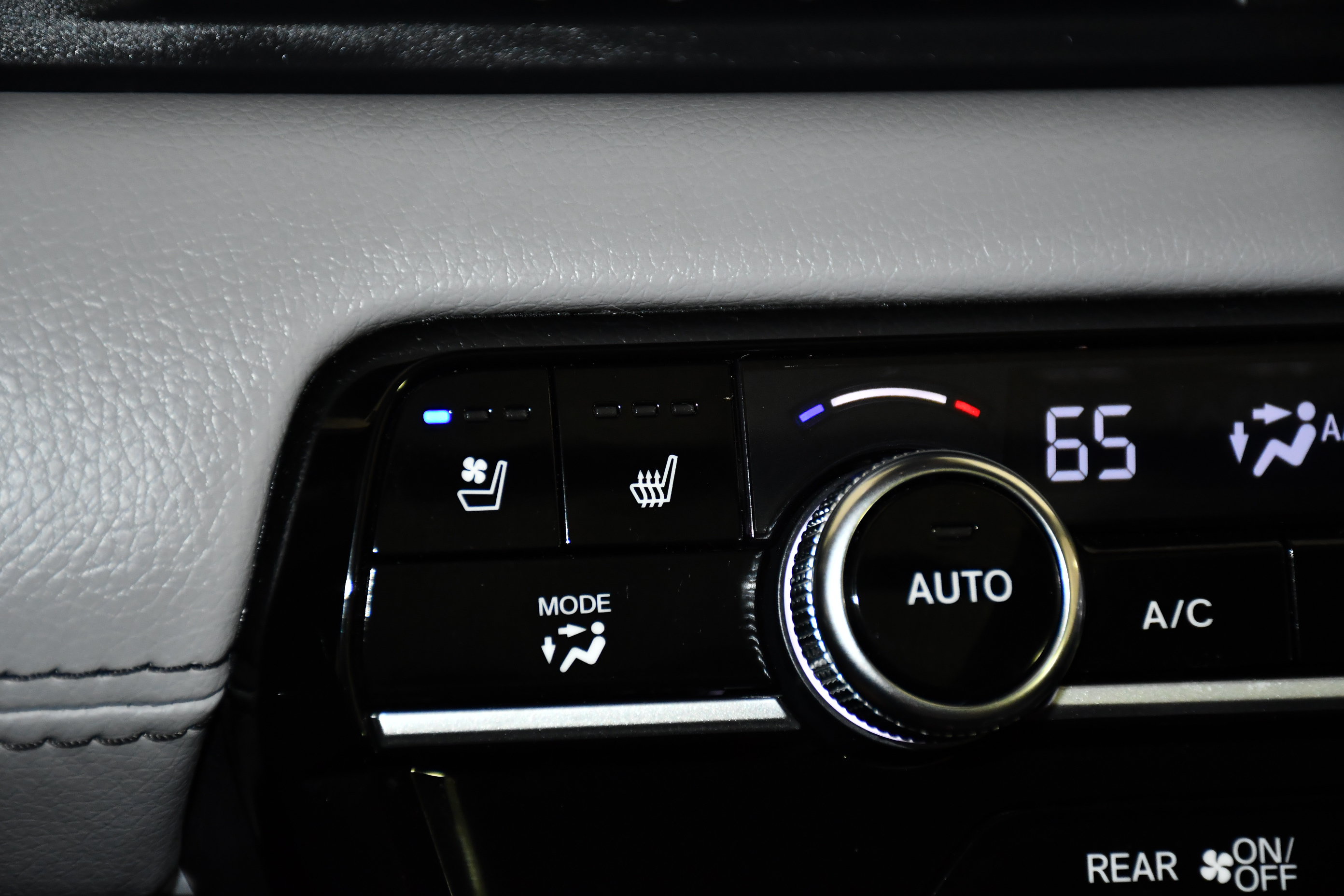 Certified 2025 Honda Pilot Elite image 30