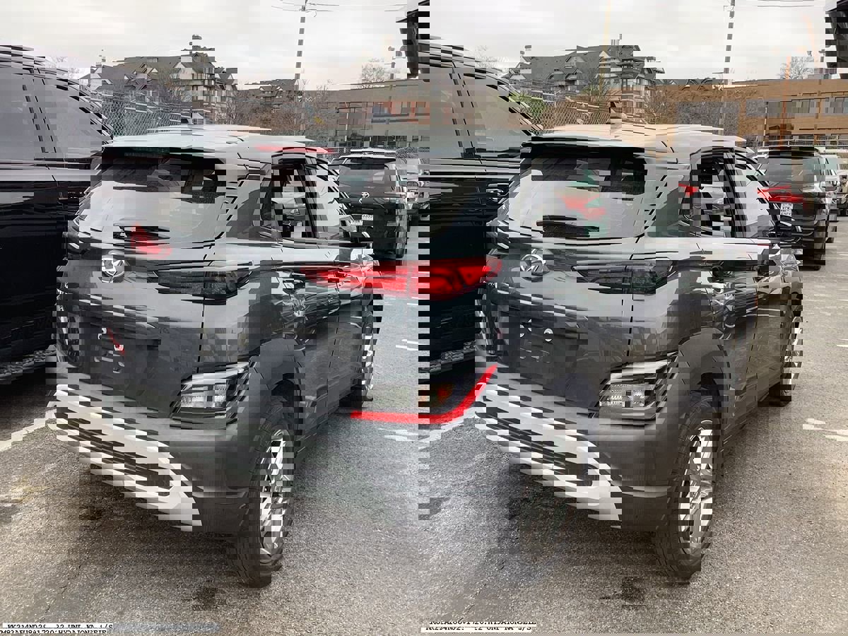 Used 2022 Hyundai Kona SE image 6